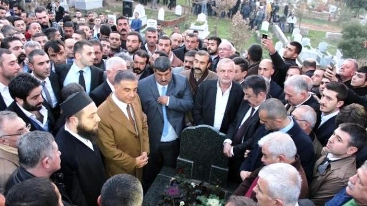 Sedat Peker, Avukatının Mezarını Ziyaret Etti