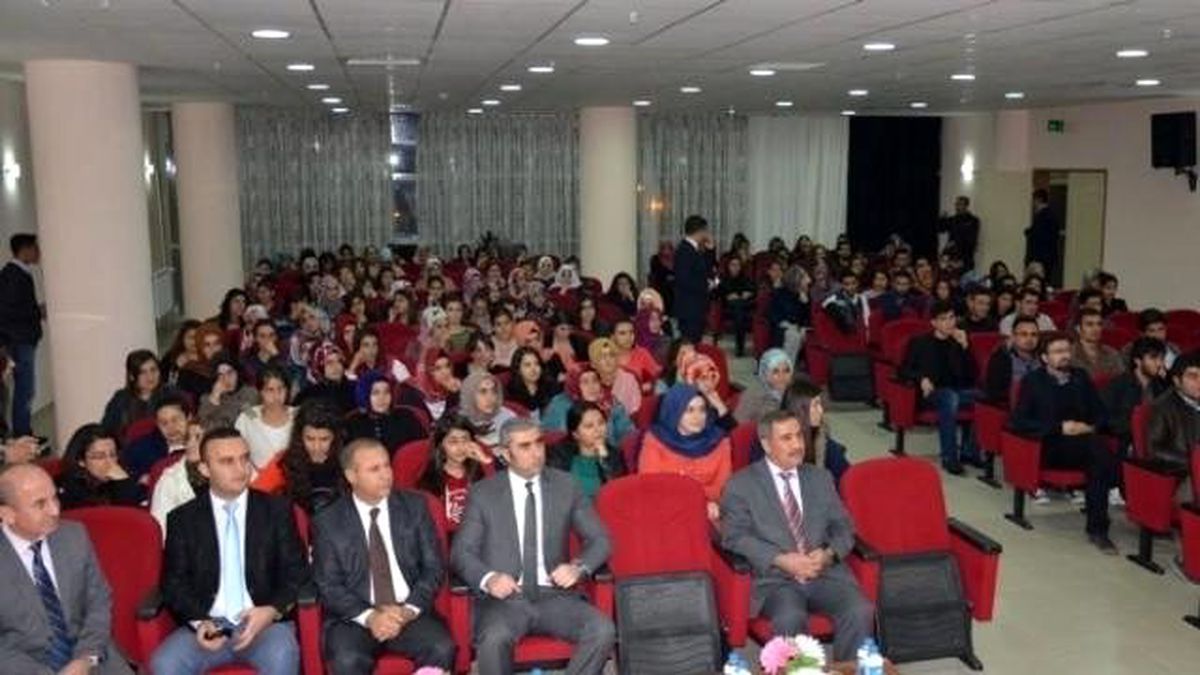 Vali Tapsız, Üniversite Öğrencileriyle Buluştu
