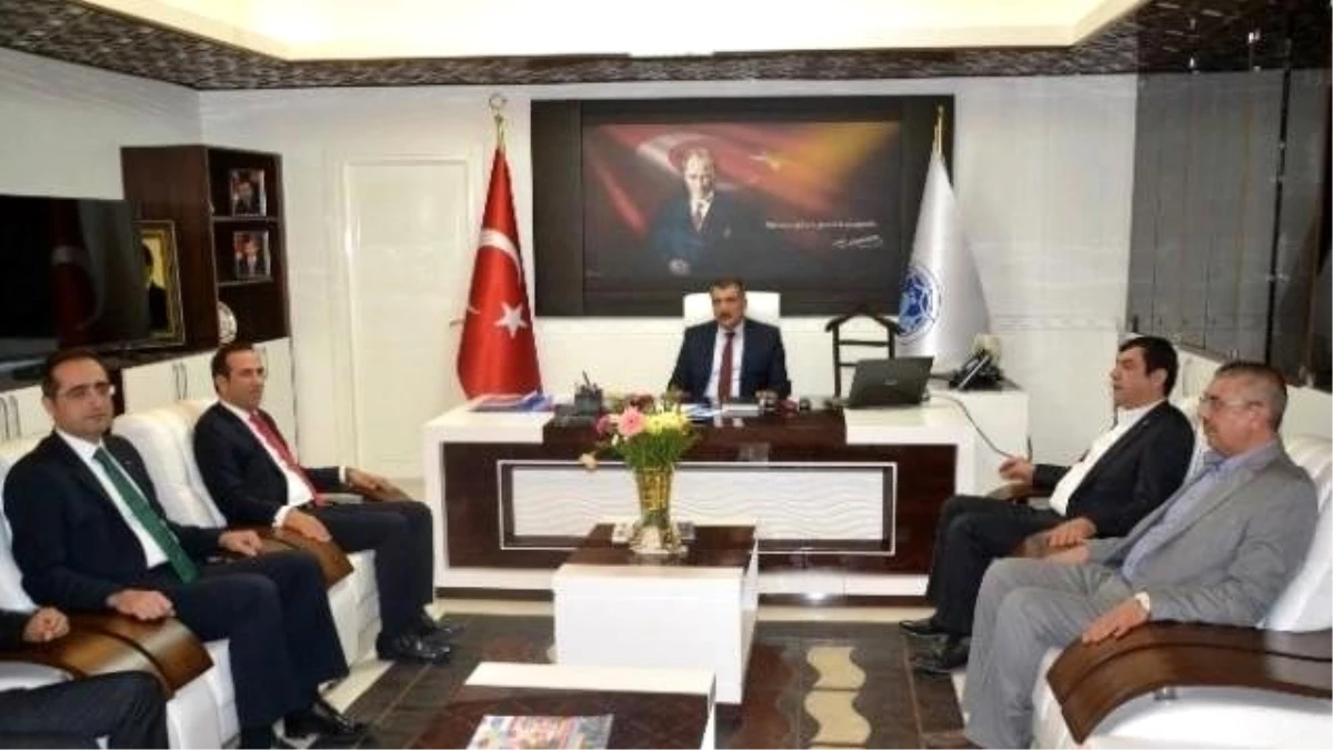 Yeni Malatyaspor Yönetimi, Başkan Gürkan\'ı Ziyaret Etti