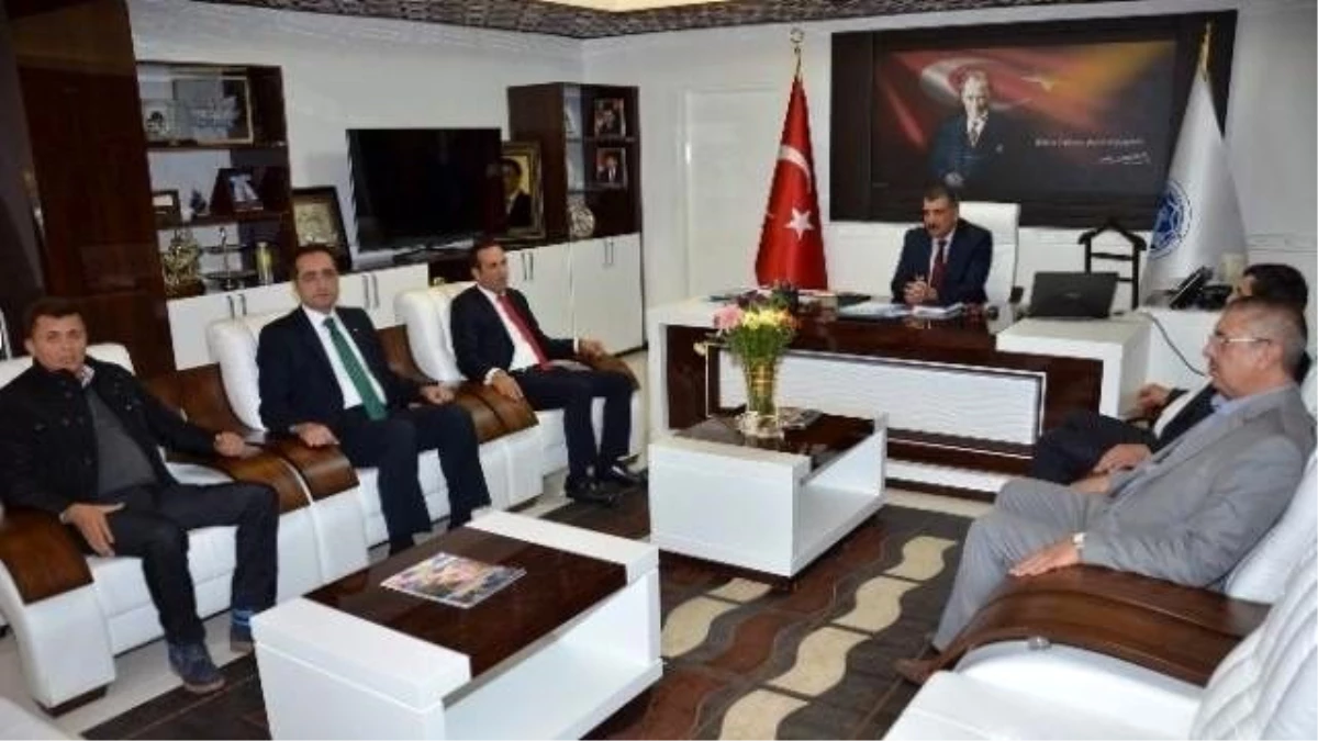 Yeni Malatyaspor Yönetimi, Başkan Selahattin Gürkan\'ı Ziyaret Etti