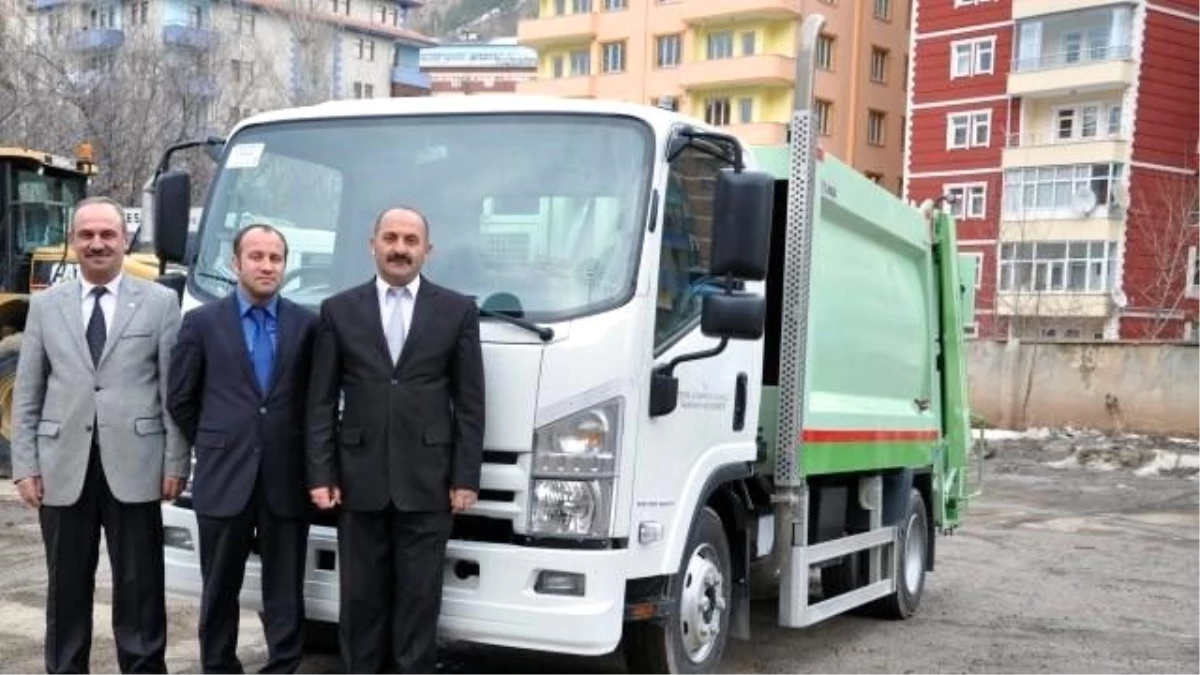 Çevre ve Şehircilik Bakanlığı Yeşilova Belediyesine Çöp Aracı Hibe Etti