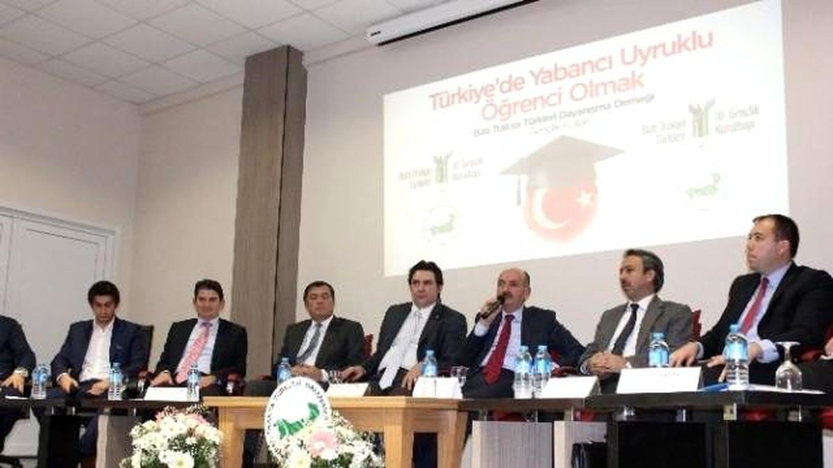 Bakan Müezzinoğlu, Edirne\'de Yabancı Uyruklu Öğrencilere Öğütler Verdi