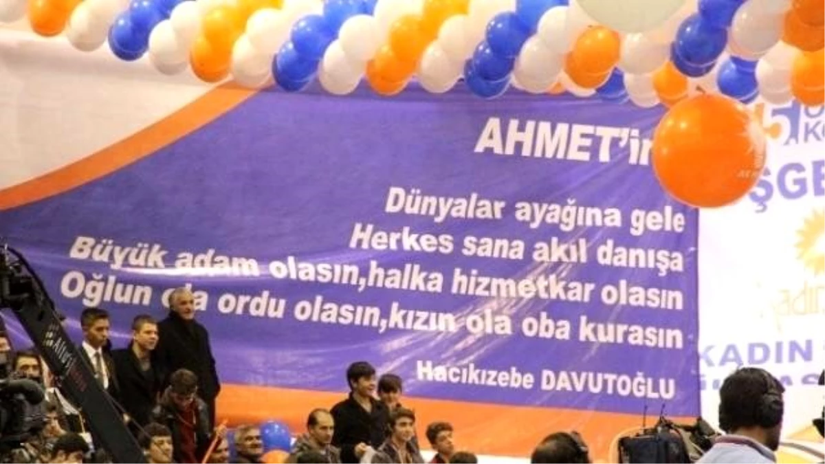 Başbakan Davutoğlu\'na Sürpriz Pankart