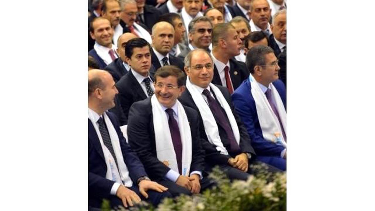 Başbakan Davutoğlu\'nu Erzurum\'da Atlı Ciritçiler Karşıladı (2)