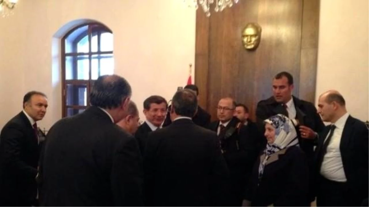 Başbakan Davutoğlu Tarihi Erzurum Kongre Binasında