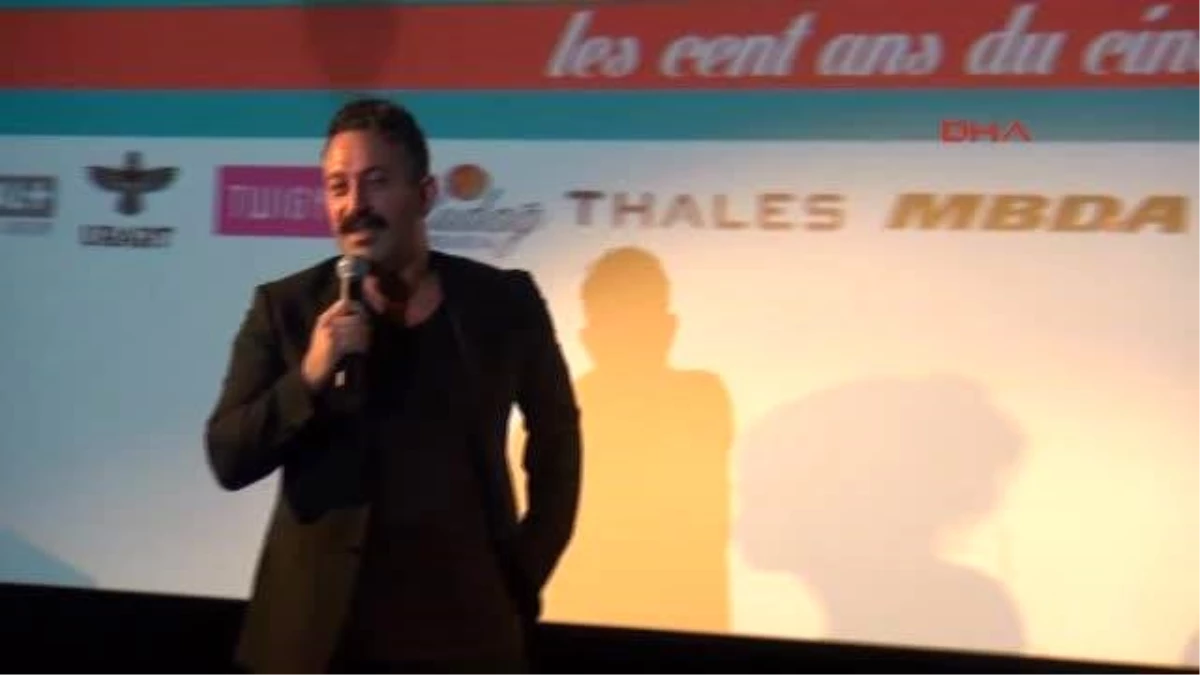 Cem Yılmaz \'Pek Yakında\' Filminin Paris Gala Gecesinde Yine Çok Güldürdü