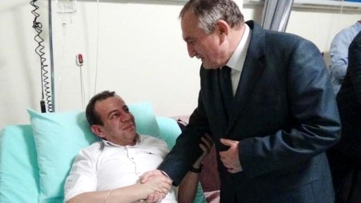 CHP\'li Vekil Cep Telefonuyla Konuşurken Kaza Geçirdi
