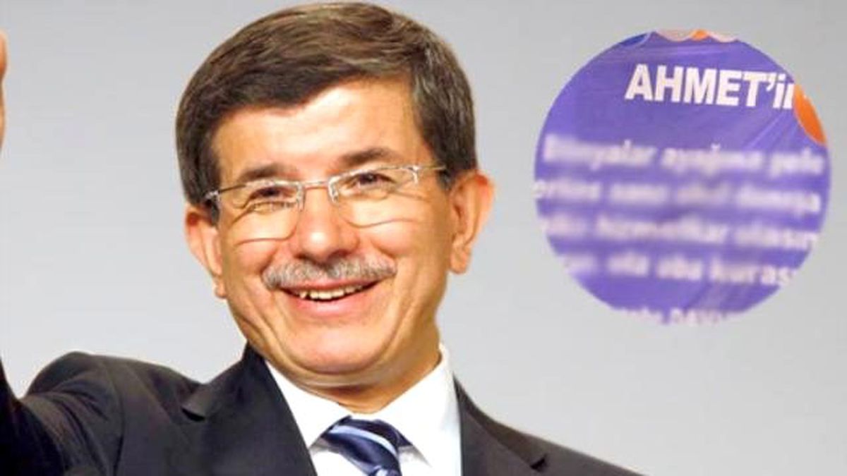 Davutoğlu\'na Erzurum\'da Sürpriz Pankart