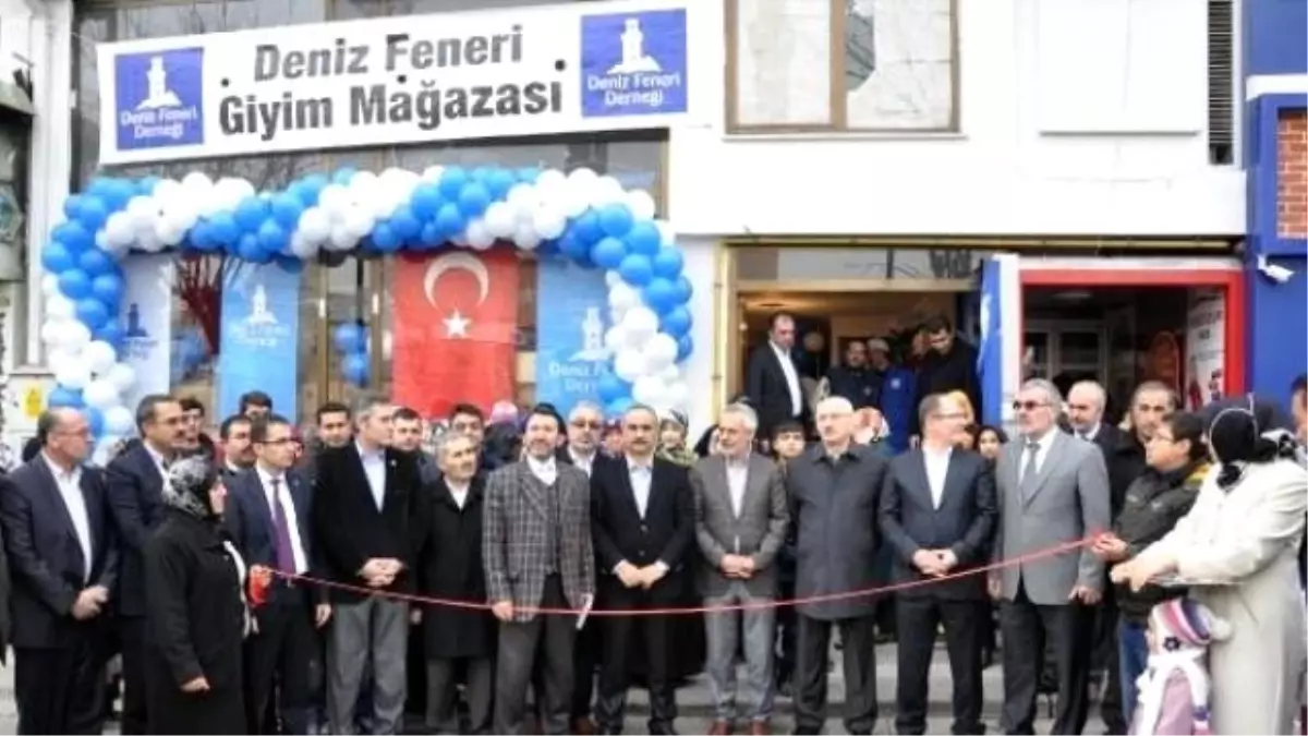 Deniz Feneri Derneği, Sivas\'ta Gezici Giyim Mağazası Açtı