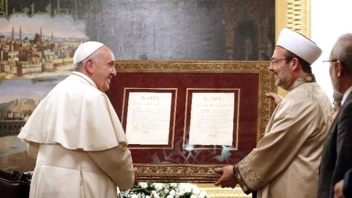 Diyanet İşleri Başkanı Görmez'den Papa Francesco'ya Anlamlı Hediye