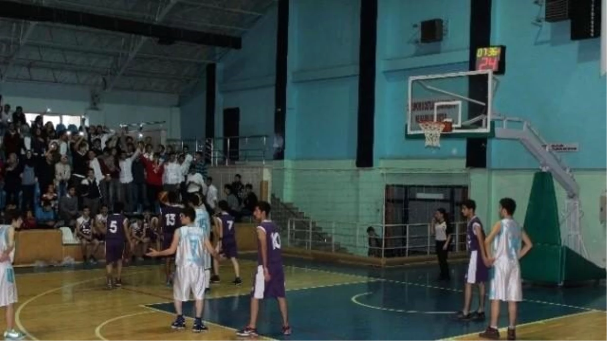 Erzincan\'da Basketbol Müsabakaları Çekişmeli Geçiyor