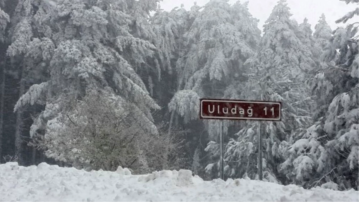 Kar Yağışına Rağmen Uludağ\'da Sezonun Açılmamasına Tepki