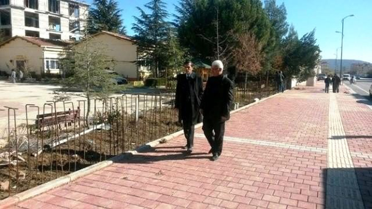 Korkuteli\'nde Okulların Duvarları Yapılıyor