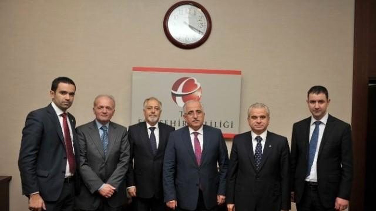 Kosovalı İş Adamları Vali Tuna\'yı Ziyaret Etti
