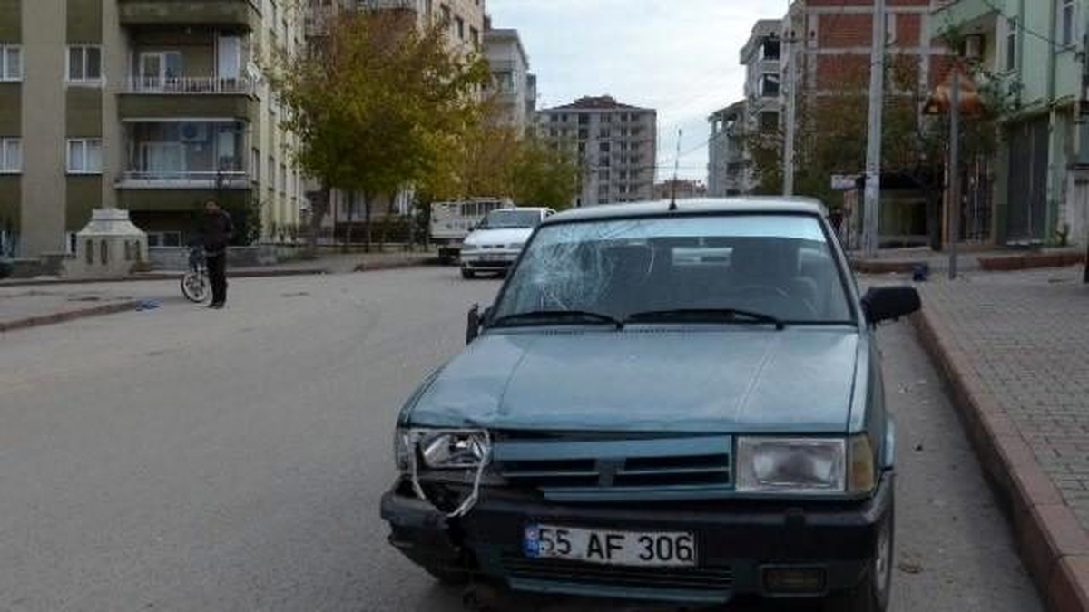 Motosiklet ile Otomobil Çarpıştı: 1 Yaralı