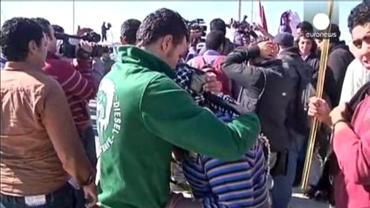Mübarek\'in Aklanması Öldürülen Göstericilerin Yakınlarını Kızdırdı