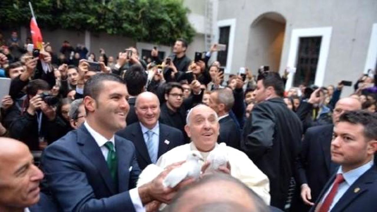 Papa Barış İçin Güvencin Uçurdu