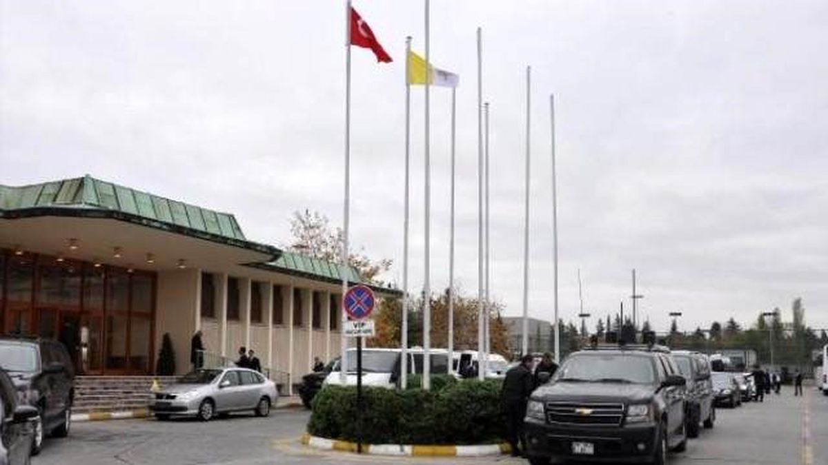 Papa Düşme Tehlikesi Geçirdi