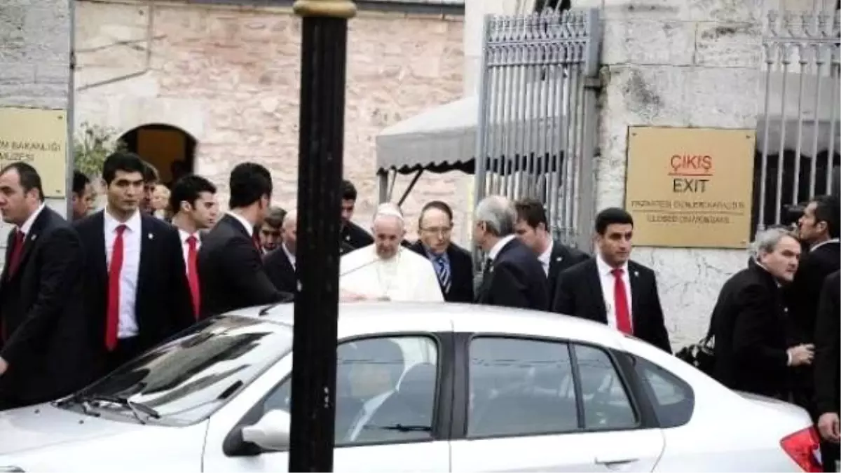 Papa Francesco\'dan Sultanahmet Camii\'nde Dua...