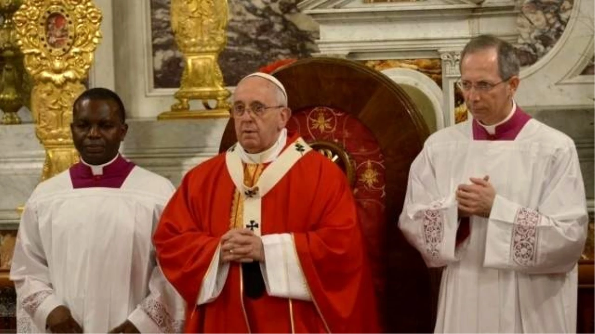 Papa Franciscus, Saint Esprit Kilisesi\'ndeki Ayini Yönetti