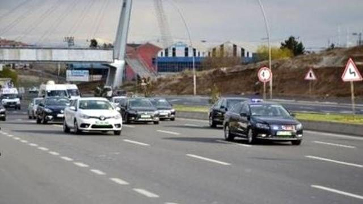 Papa\'nın Geçişi Sırasında Yollar Kapatıldı