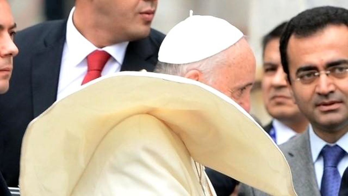 Papa, Rüzgarın Azizliğine Uğradı