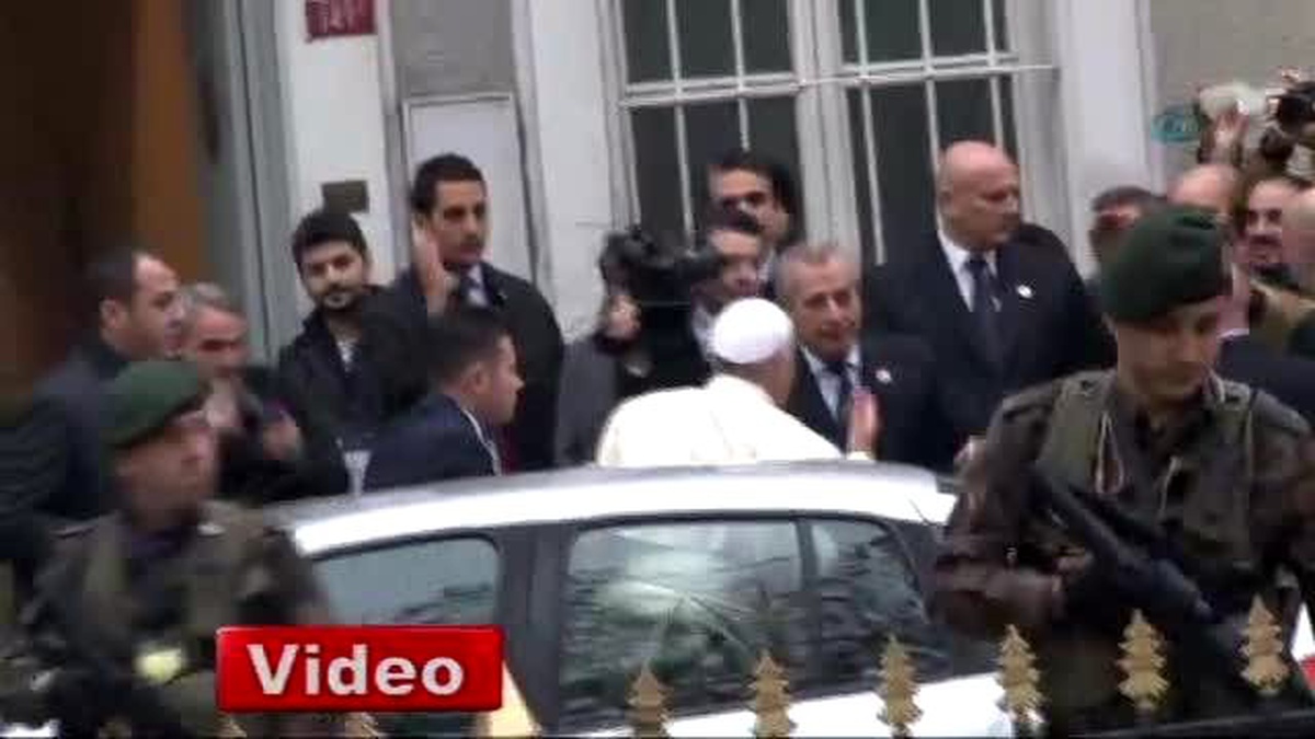 Papa\'ya Büyük Sevgi Gösterisi