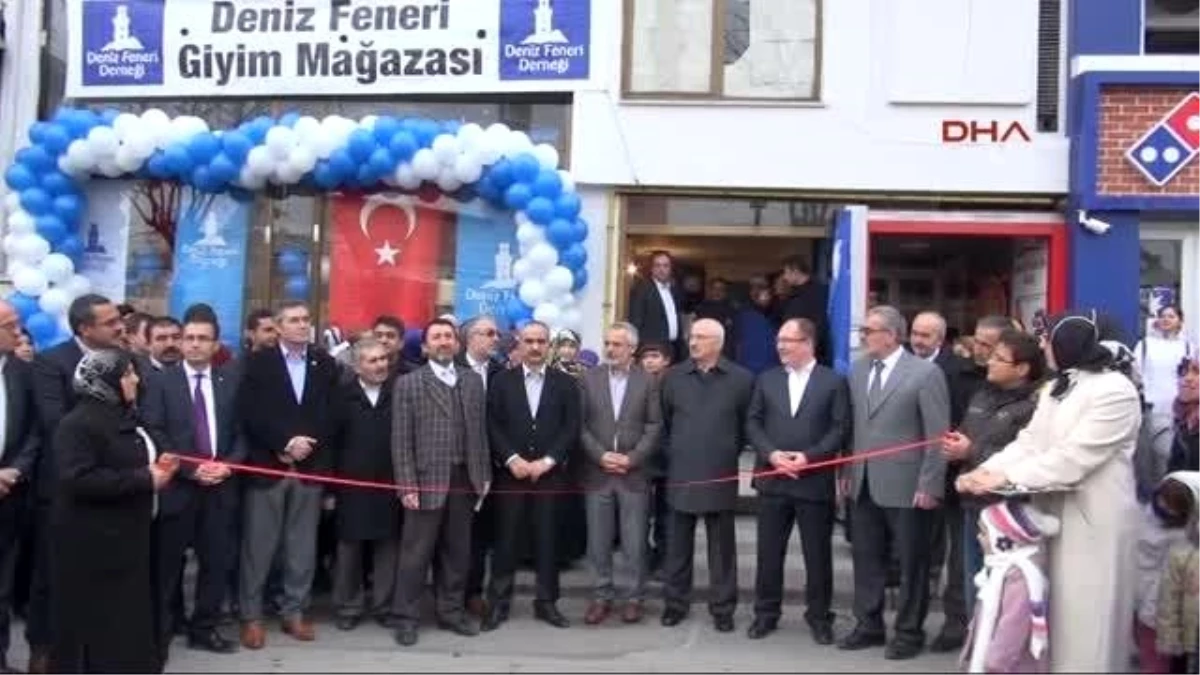 Sivas Deniz Feneri Derneği, Sivas\'ta Gezici Giyim Mağazası Açtı