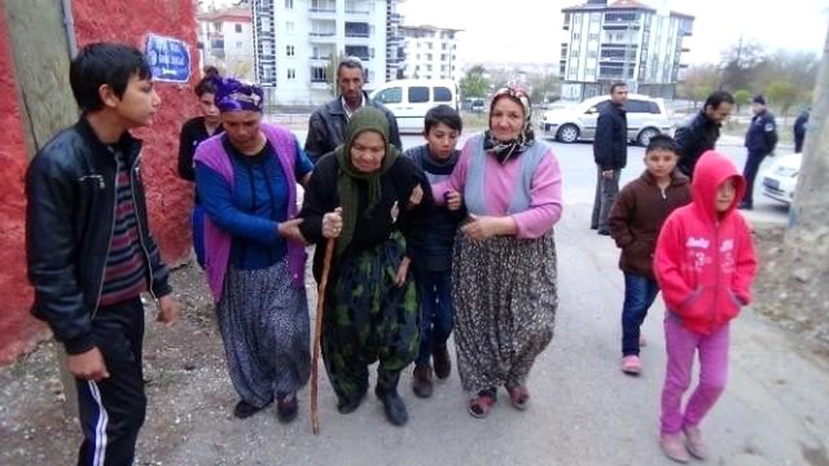 Tansiyon Ölçeceğiz" Deyip Bilezikleri Çaldılar