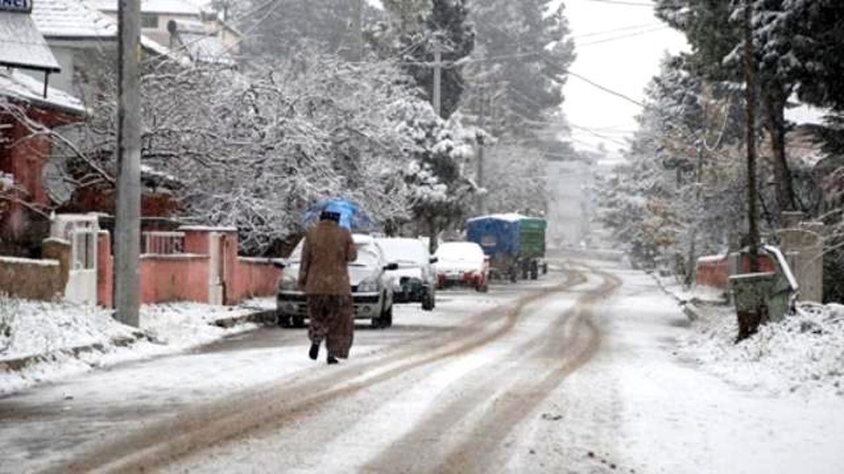 Yalova\'ya Mevsimin İlk Karı Yağdı
