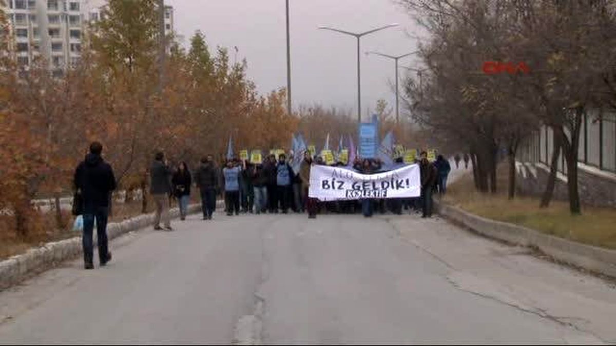YÖK Binası Önündeki Eyleme Polis Müdahale Etti