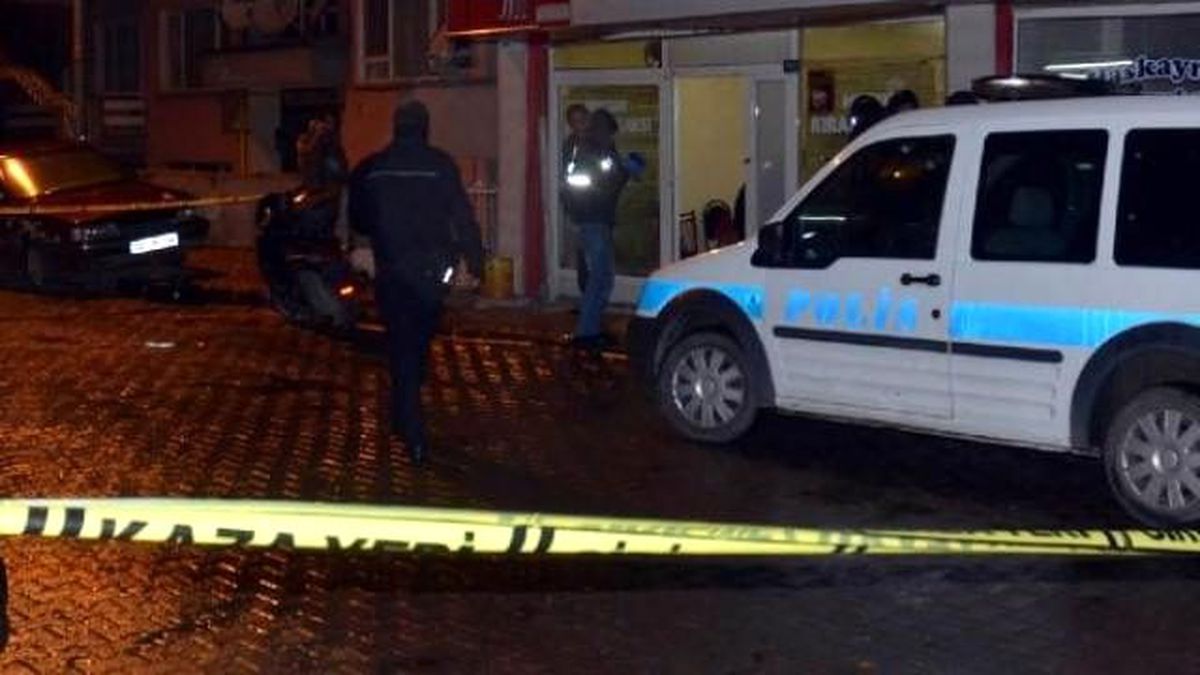Afyonkarahisar\'da Bıçaklı- Silahlı Kavga: 8 Yaralı