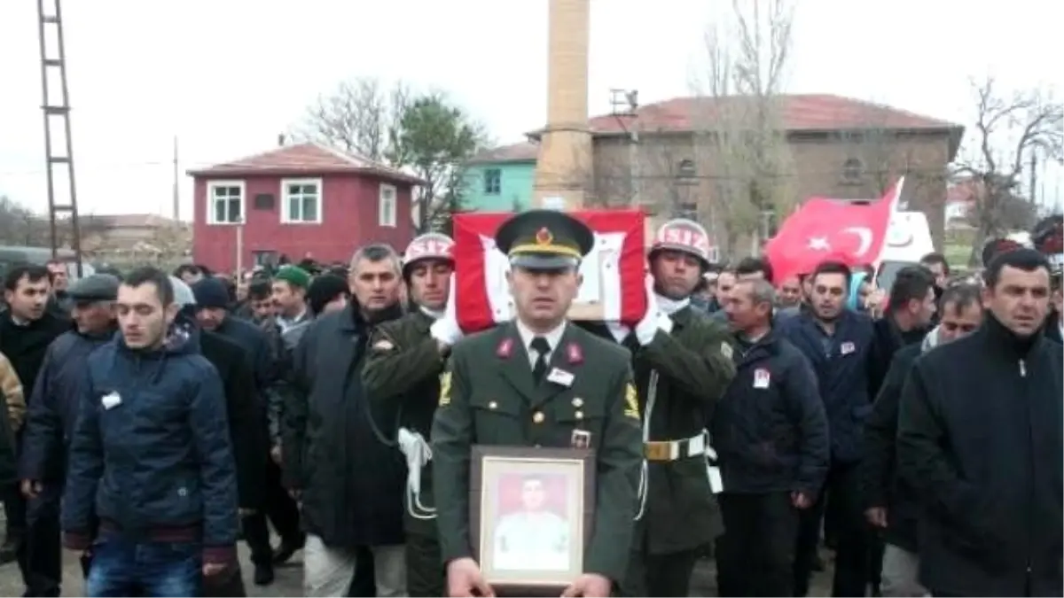 Akıma Kapılan Şehit Er Toprağa Verildi
