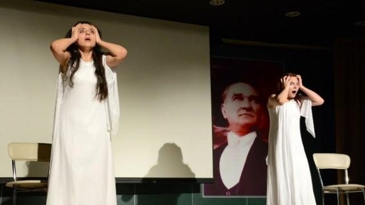 Atatürk Üniversitesi Güzel Sanatlar Fakültesi Öğrencileri \'Kadına Şiddet\' Öykülerini Sahneledi