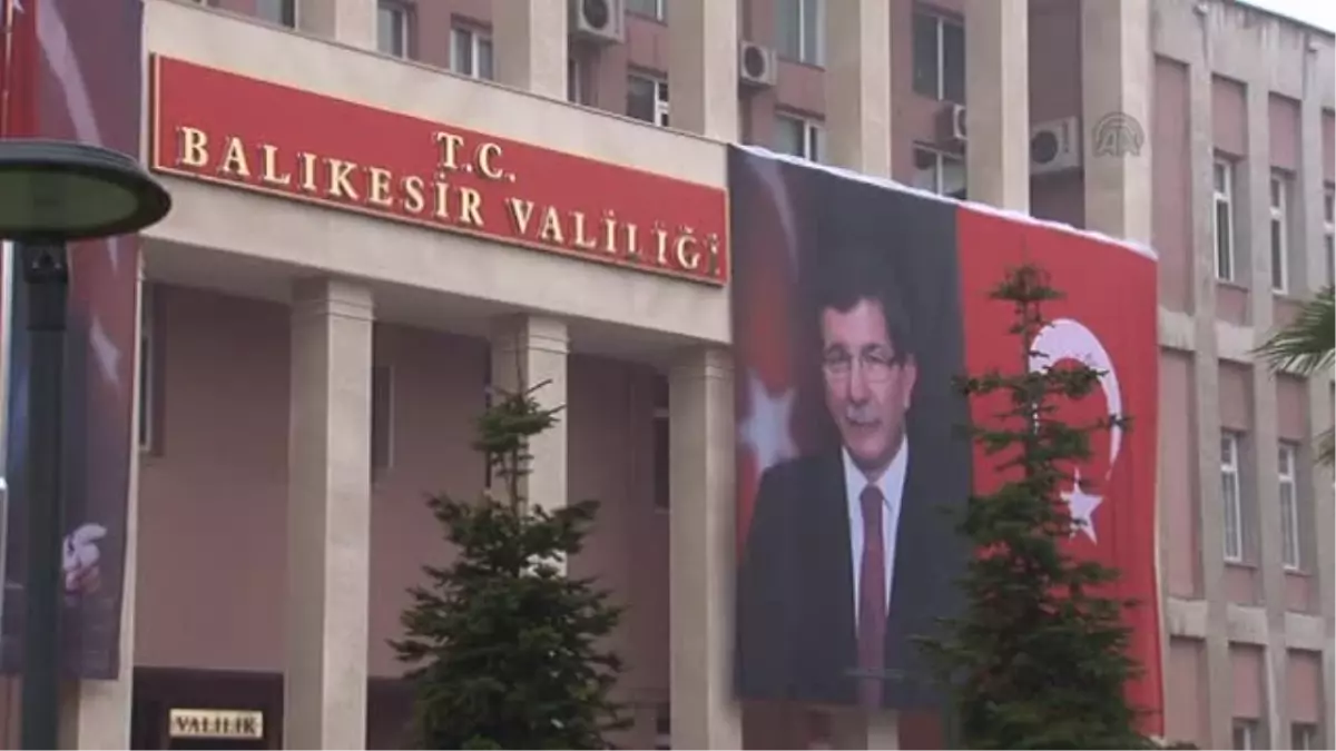 Başbakan Davutoğlu, Balıkesir Valiliği'ni Ziyaret Etti