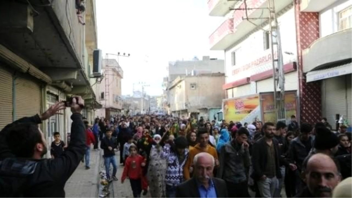 Cizre\'de Kobani İçin Düzenlenen Yürüyüş Olaysız Sona Erdi