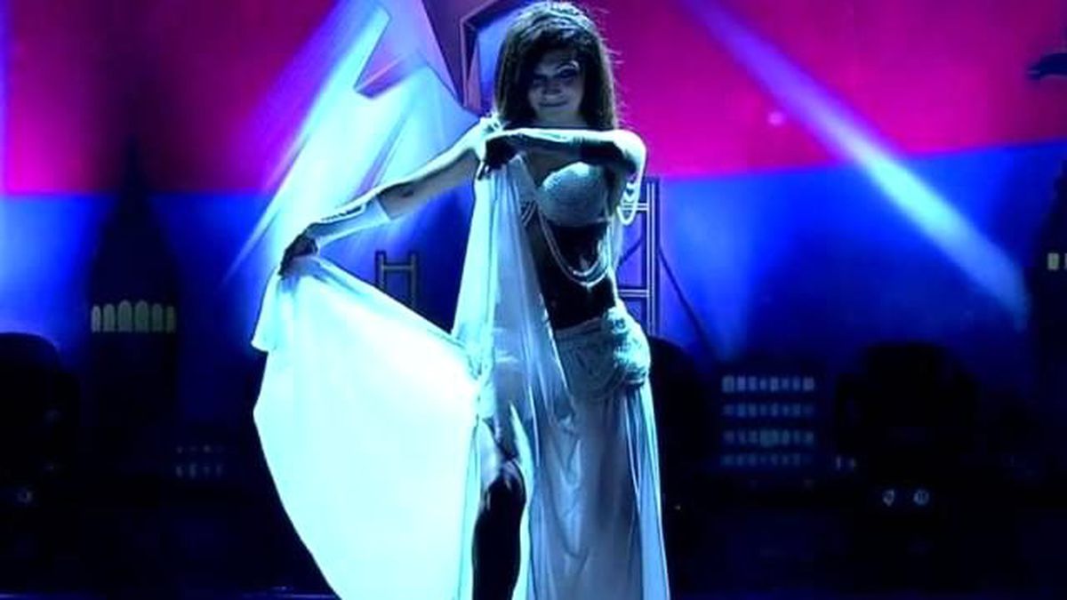 Duygu Tülün\'den Dans Performansı