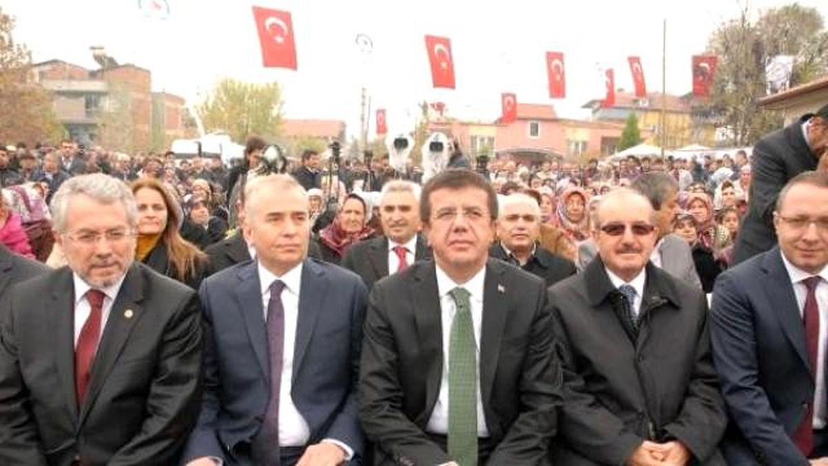 Ekonomi Bakanı Nihat Zeybekci Denizli\'de
