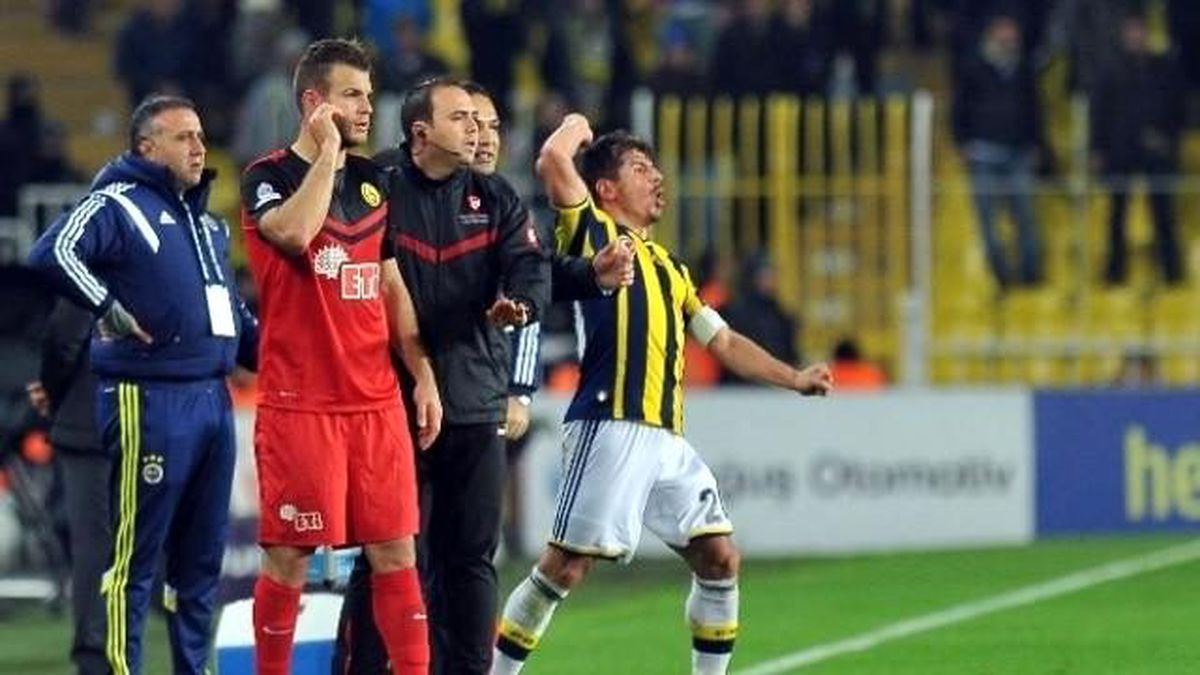 Emre Hakaretten Kızardı