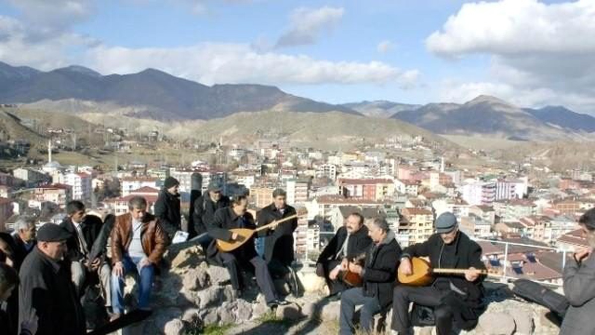 Halk Âşıklarından Şenlik Öncesi Şehir Turu