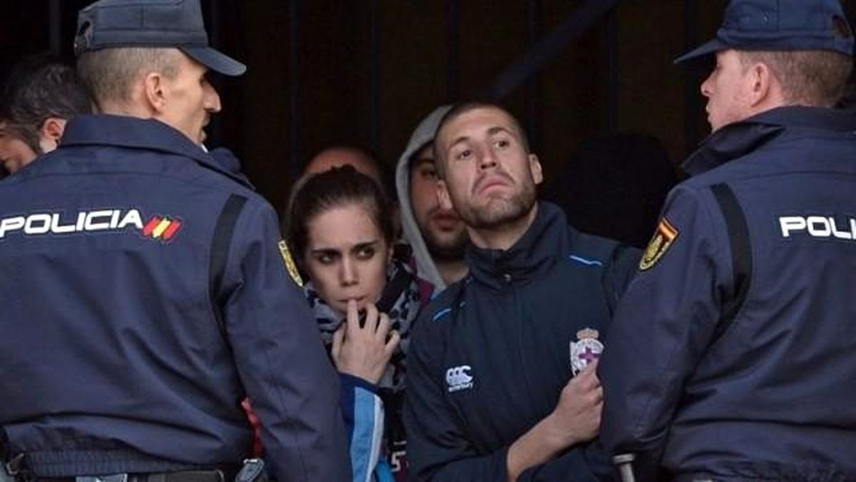 İspanyol Polisi 24 Kişiyi Gözaltına Aldı