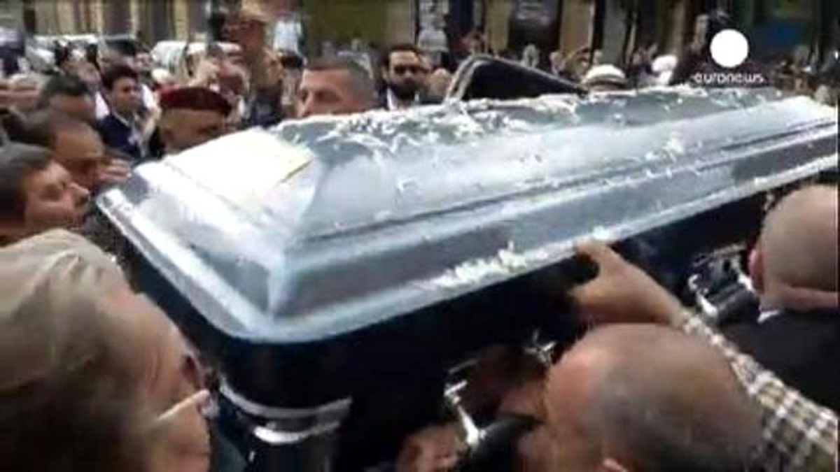 Lübnan\'ın Şahrura\'sı Müzik ve Şarkılar Eşliğinde Toprağa Verildi