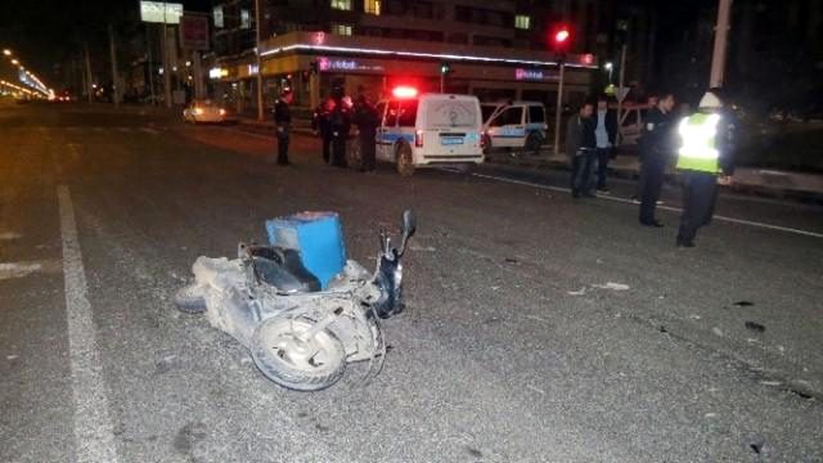 Motosiklet Sürücüsü Polis Aracına Çarptı