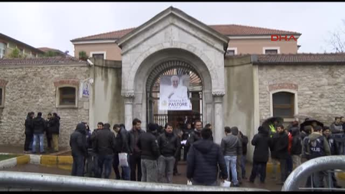 Papa Francesco, Hastanede Mesrop Mutafyan\'ı Ziyaret Etti