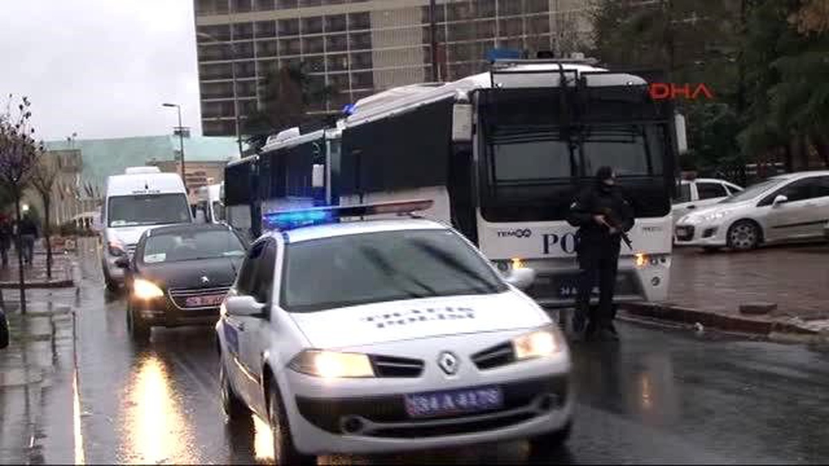 Papa Geniş Güvenlik Önlemleri Altında Patrikhaneye Gitti