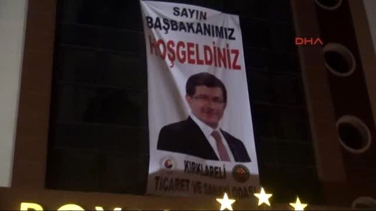 Partililer Yolunu Kesip Pankart Açtı