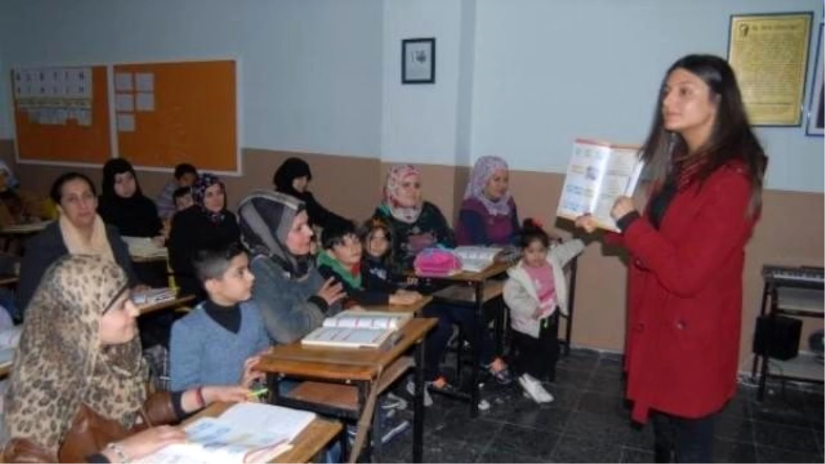 Suriyeliler Sınıfları Doldurdu