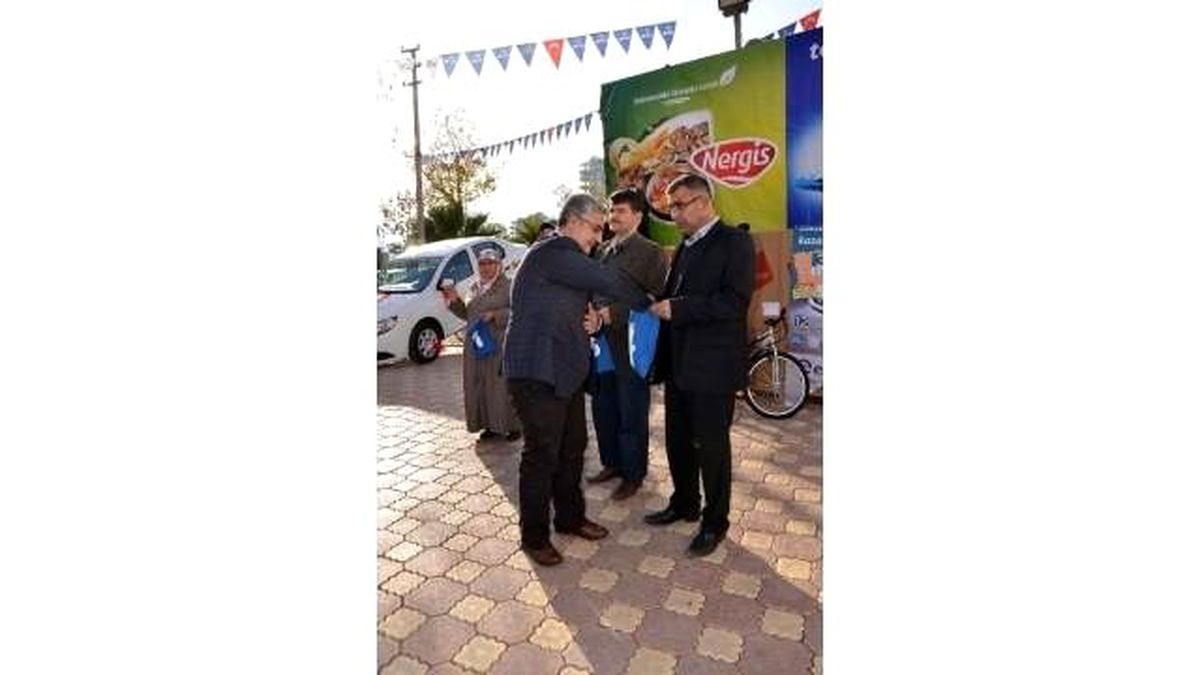 3 Otomobil ve 60 Hediye Dağıtıldı