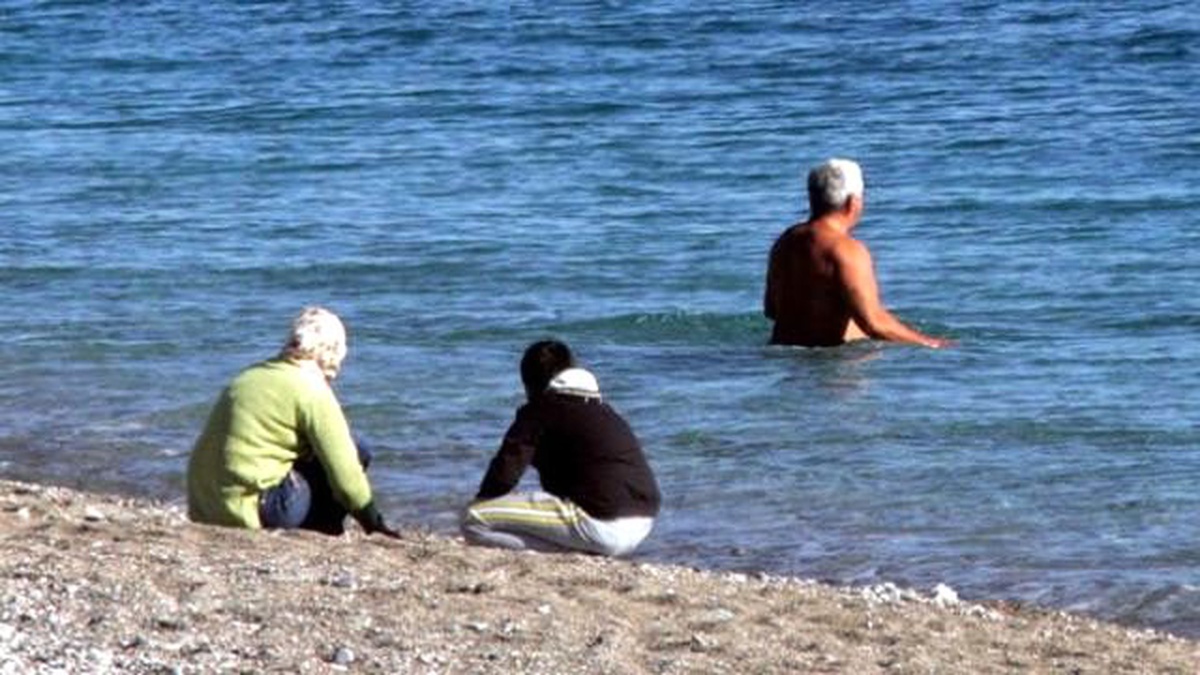 Antalya\'da Aralık Ayında Deniz ve Güneş Keyfi