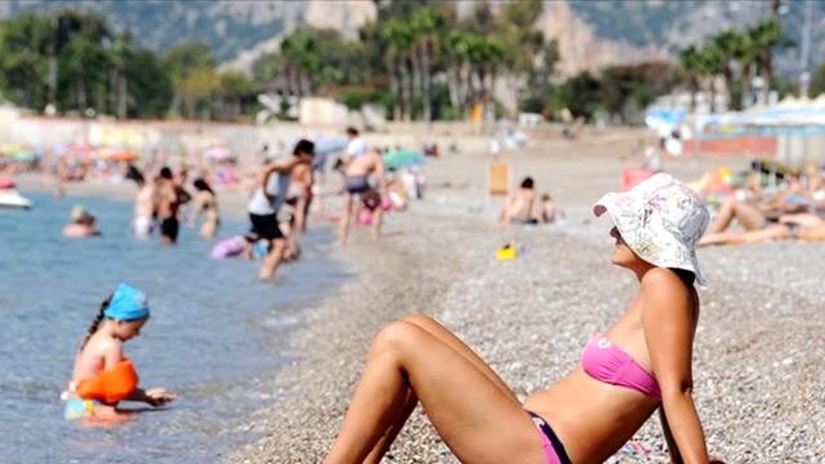Antalya\'da Aralık Ayında Deniz ve Güneş Keyfi